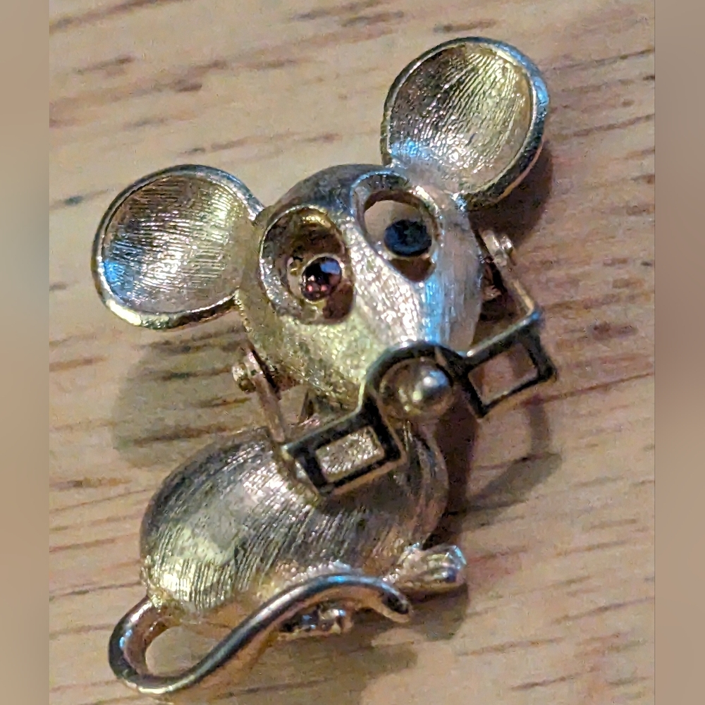 Vintage Avon Gold Tone Mouse Brooch Lapel Pin Glasses Rhinestone Eyes 1”